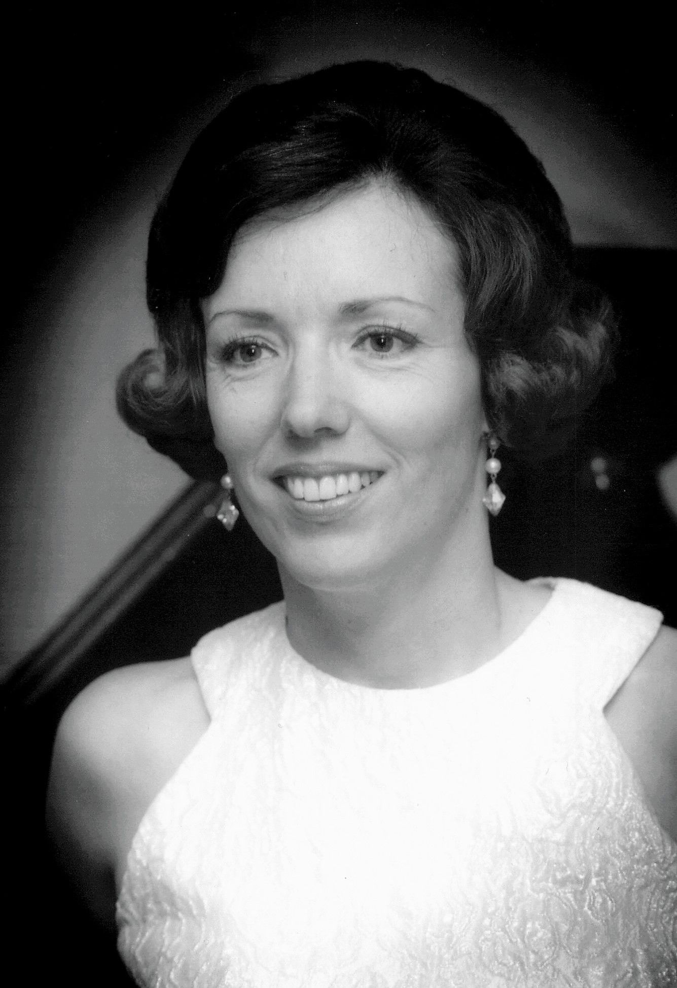 Eva Buzecky