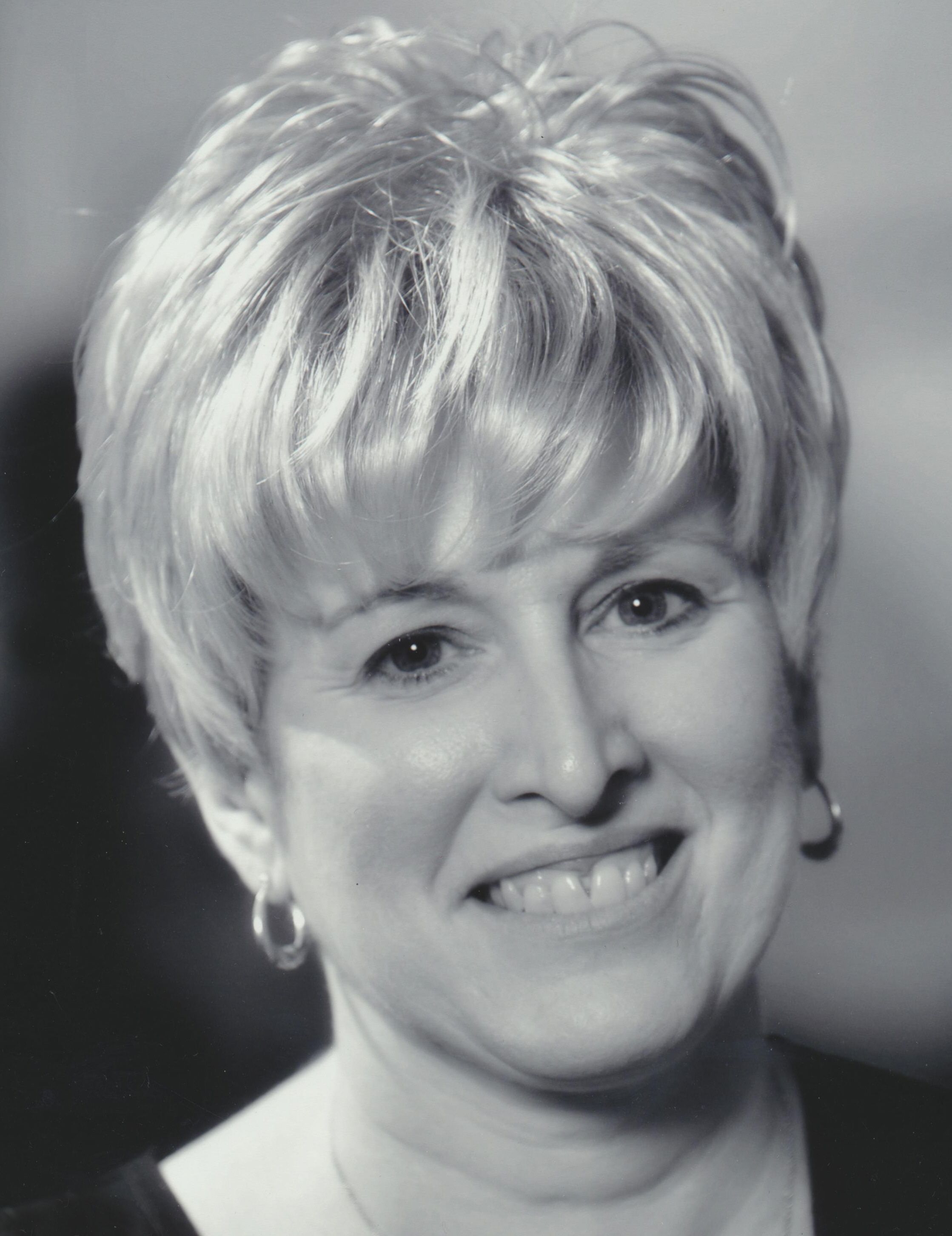 Robin R Dejewski