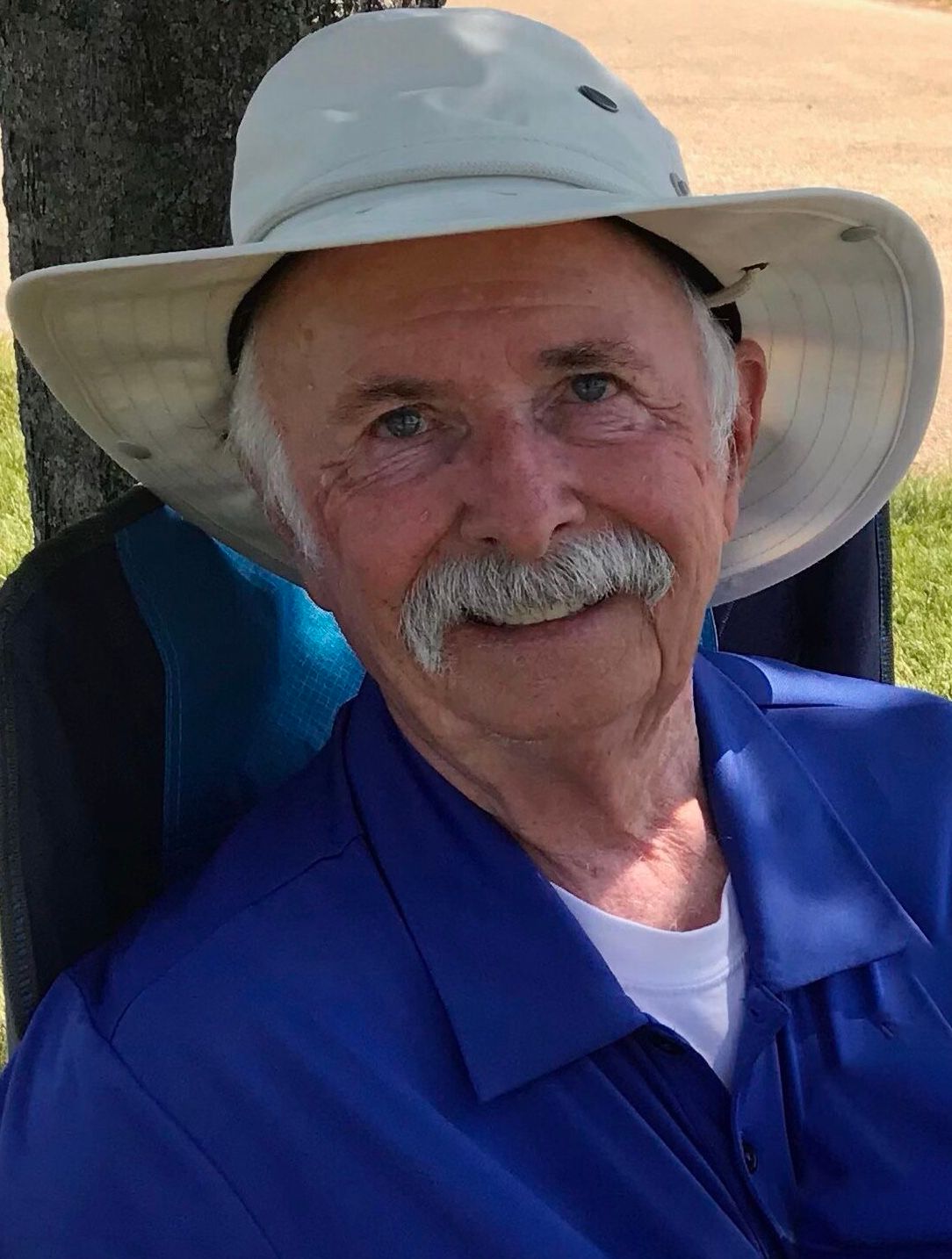 Larry L Lindwall