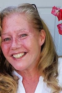 Lynn Tobin