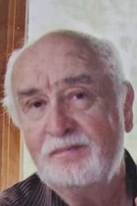Dennis Riley